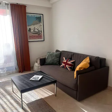 Spacious With The Balcony In Heart Of Daire