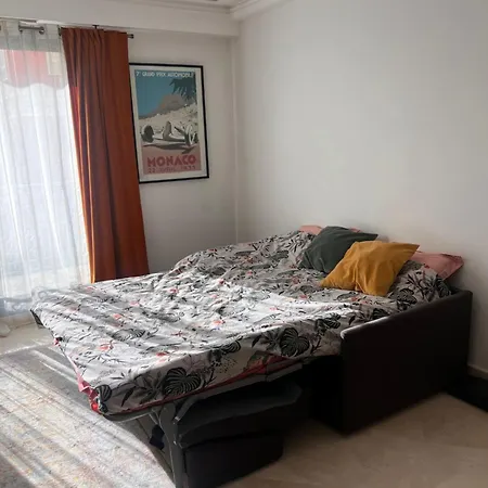 Spacious With The Balcony In Heart Of Daire